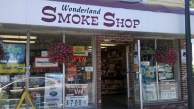 Wonderland Smoke Shop (Warwick, Rhode Island)